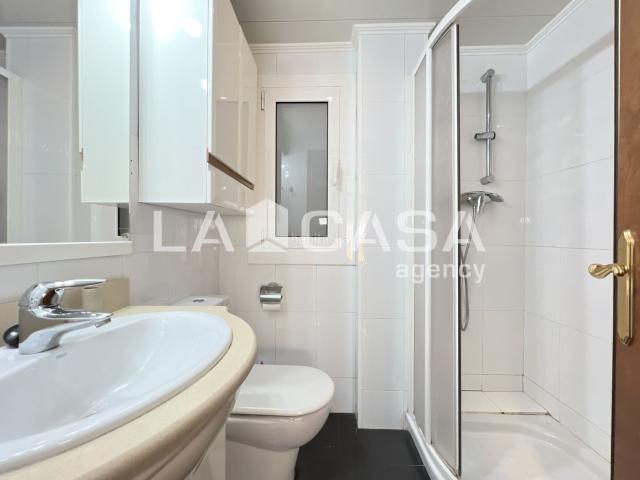 Piso en venta en Badalona, Llefià. Piso de 74 m con 3 dormitorios y ascensor en Badalona. Pisos.