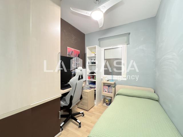 Piso en venta en Badalona, Llefià. Piso de 73 m con 3 dormitorios y garaje en Badalona. Pisos.