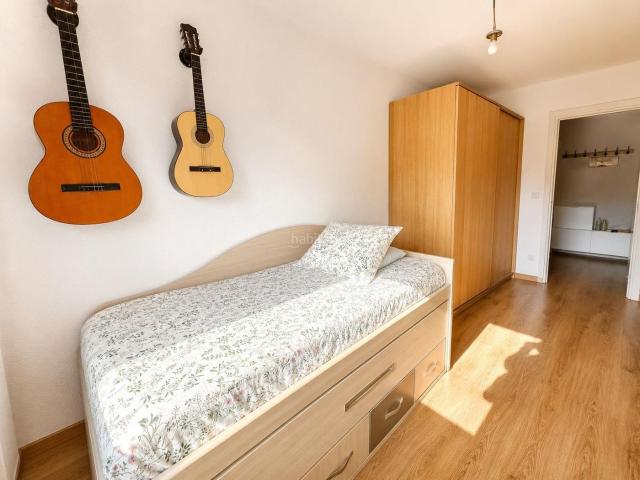 Piso en venta en Badalona, Llefià. Piso de 97 m2 con 3 habitaciones, balcón y vistas despejadas en Llefià. Pisos.