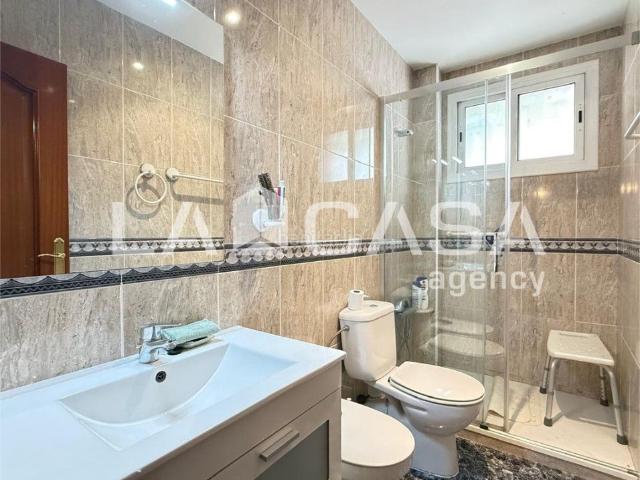 Piso en venta en Badalona, Llefià. PISO EXTERIOR CON BALCONTRES HABITACIONESPARA ENTRAR A VIVIR. Pisos.