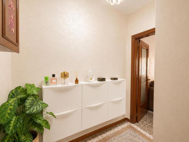 Piso en venta en Badalona, Llefià. PISO EN VENTA EN AVINGUDA DOCTOR BASSOLS INVERSIÓN. Pisos.