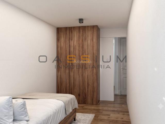 Piso en venta en Badalona, Lloreda. Dúplex con ascensor: 67 m², 3 habitaciones, 2 baños y balcones privados. Pisos.