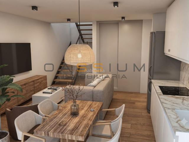 Piso en venta en Badalona, Lloreda. Dúplex de 80 m² con terraza en planta alta: 3 habitaciones, 2 baños y balcones privados. Pisos.