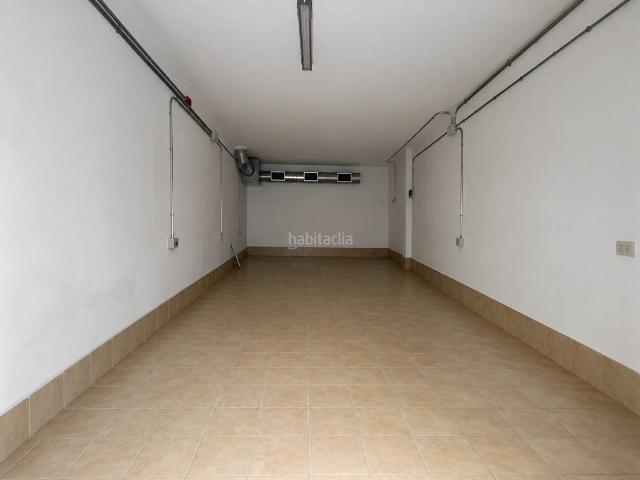 Piso en venta en Badalona, Lloreda. Espacio versátil con salida de humos!. Pisos.