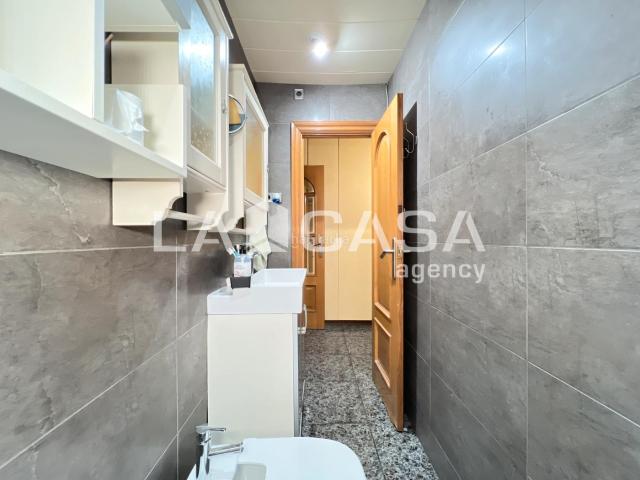 Piso en venta en Badalona, Lloreda. Piso reformado, exterior y con balcón en Lloreda. Pisos.