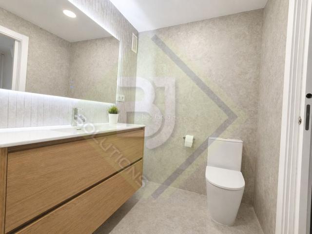 Piso en venta en Badalona, Progrés Pep Ventura. Amplio piso esquinero junto a Metro Pep Ventura 4 habitaciones 2 balcones Ascensor Luminoso. Pisos.