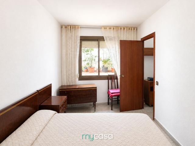 Piso en venta en Badalona, Sant Crist. ¡ESPACIO, COMODIDAD Y UN GRAN PATIO PARA DISFRUTAR EN FAMILIA!. Pisos.