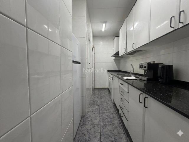 Piso en venta en Badalona, Sant Crist. INVERSIÓN CON LLAVE EN MANO! Piso en venta con inquilino solvente y renta mensual atractiva desde el primer día. Pisos.