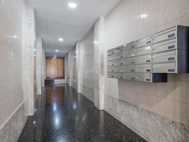 Piso en venta en Badalona, Sant Roc. ¡Descubre tu hogar ideal en Badalona! Espectacular piso de 5 dormitorios. Pisos.