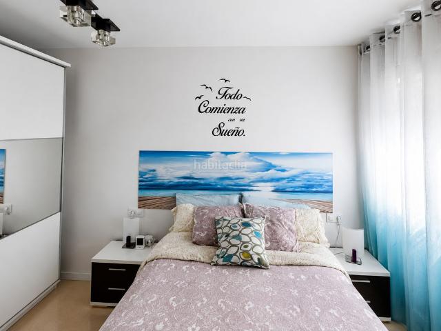 Piso en venta en Badalona, Sant Roc. ¡TODO EXTERIOR, TERRAZA, ASCENSOR Y LISTA PARA ENTRAR A VIVIR EN GORG!. Pisos.