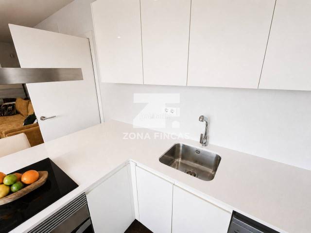 Piso en venta en Badalona, Sistrells. Espectacular ático en venta con gran terraza y ascensor. Pisos.