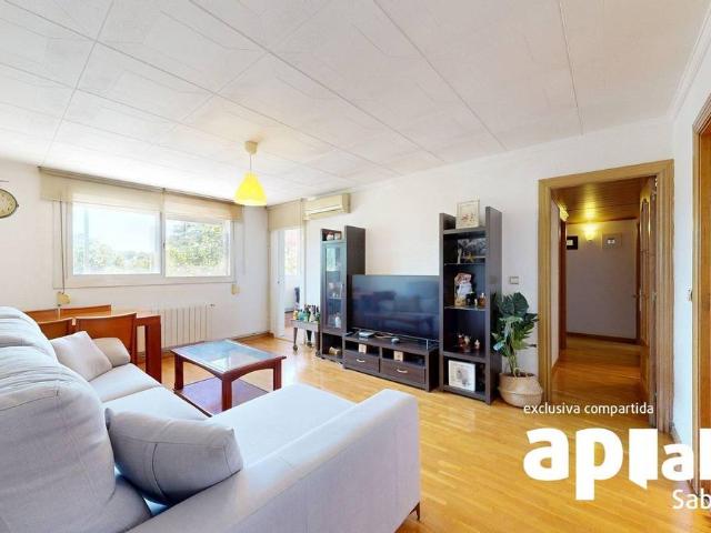 Piso en Venta en Badia del Vallès