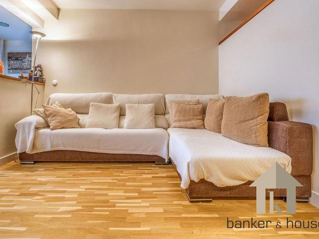Piso en venta en Badia del Vallès, de 90 m² 3 habitaciones por 236.000