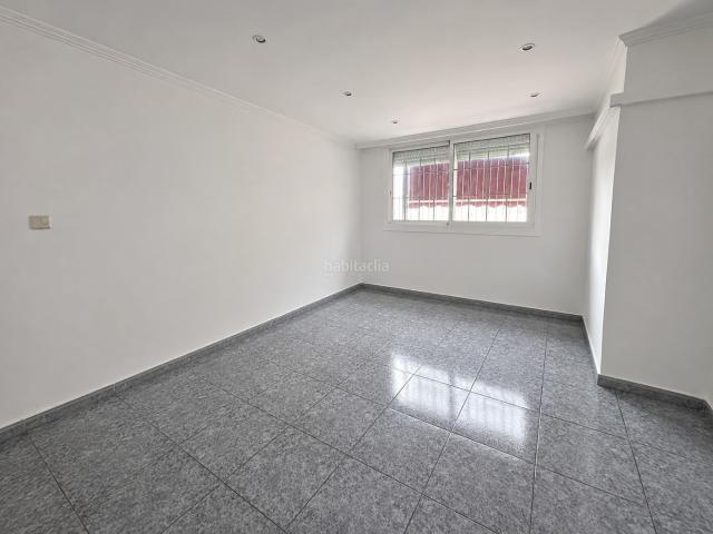 Piso en venta en Badia del Vallès. Muy de cerca de zona Ikea y centro comercial. Pisos Badia del.
