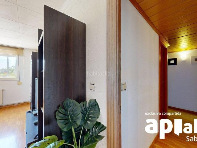 Piso en venta en Badia del Vallès. PISO EN AV. BURGOS TRES HABITACIONES, ASCENSOR y BALCÓN BADIA DEL VALLES. Pisos Badia del.