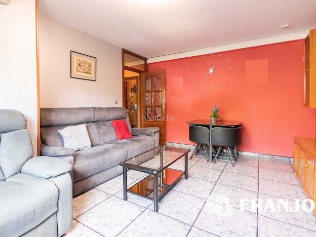 Piso en venta en Badia del Vallès. VIVIENDA totalmente exterior de 76 m2 con vista a jardines. Pisos Badia del.