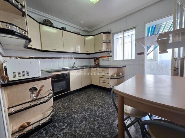 Piso en venta en Baeza. Piso en venta en Barrio Andalucía, 4 dormitorios. Pisos.