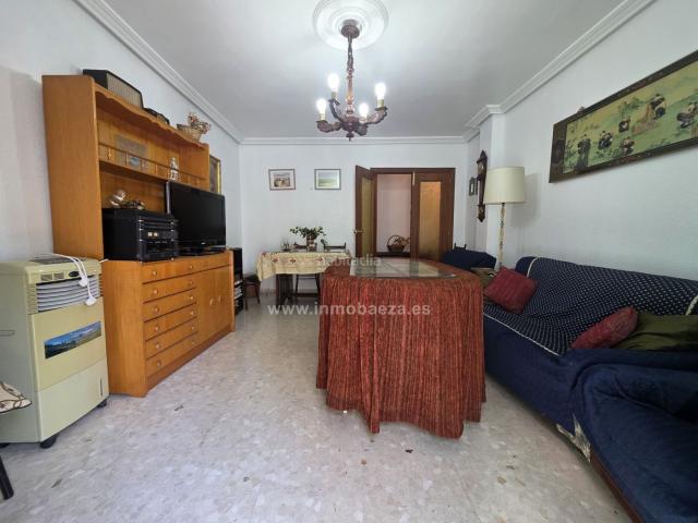 Piso en venta en Baeza. Piso en venta en Fuente de los Leones, 3 dormitorios. Pisos.