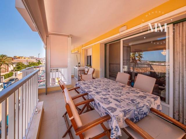 Piso en venta en Baleares Maó Mahón, Tanques del Carme Fort de l´Eau. Amplio piso de 140 m² con piscina comunitaria, ascensor, parking y trastero en Mahón. Pisos Maó.