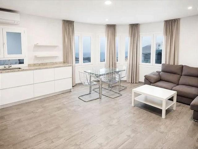 Piso en venta en Baleares Maó Mahón, Tanques del Carme Fort de l´Eau. PISO MODERNO PARA ENTRAR A VIVIR EN MAHÓN. Pisos Maó.