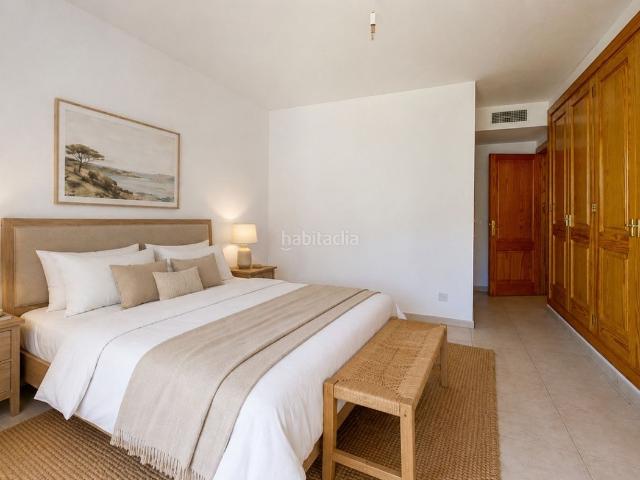 Piso en venta en Baleares Manacor, Porto Cristo. Dúplex muy luminoso a orillas del mar a 50 m de la playa, 3 dormitorios, garaje y una terraza de ensueño. Pisos.