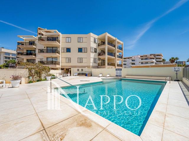 Piso en venta en Baleares Calvià, Magaluf. Apartamento en primera línea de mar con acceso directo a la playa en Magaluf. Pisos.