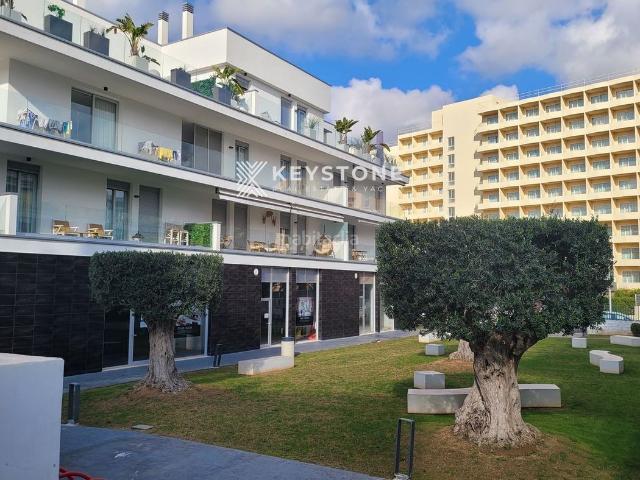 Piso en venta en Baleares Calvià, Palmanova. Exclusivo bajo de lujo con jardín privado a 2 minutos de la playa en Palmanova. Pisos.