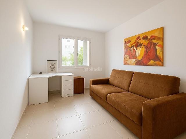 Piso en venta en Baleares Campos, Campos poble. Luminoso piso en esquina con terraza, balcones, garaje y trastero incluidos. Pisos.
