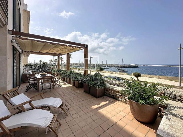 Piso en venta en Baleares Ciutadella de Menorca, Ciutadella. Piso en planta baja de 4 dormitorios con terraza de 70 m y espectaculares vistas al mar en venta en Ciutadella de Menorca. Pisos Ciutadella.