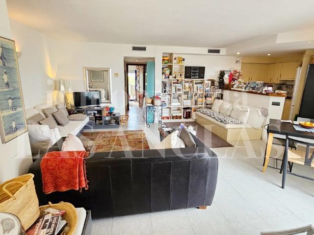 Piso en venta en Baleares Ibiza, Marina Botafoc Talamanca. Andando a la playa! Espacioso piso muy luminoso con amplia terraza y vistas al mar. Pisos.