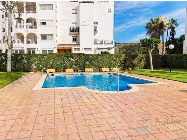 Piso en venta en Baleares Ibiza, Marina Botafoc Talamanca. Apartamento luminoso con terraza en Botafoch listo para entrar a vivir. Pisos.