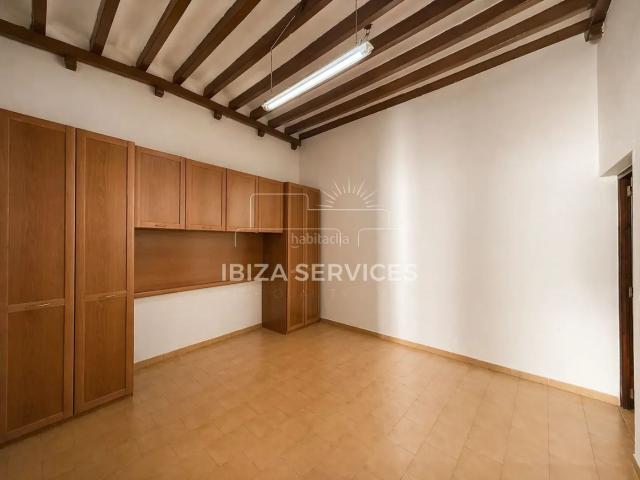 Piso en venta en Baleares Ibiza, Dalt Vila La Marina. Encantador apartamento de 3 dormitorios Ibiza Marina Centro. Pisos.