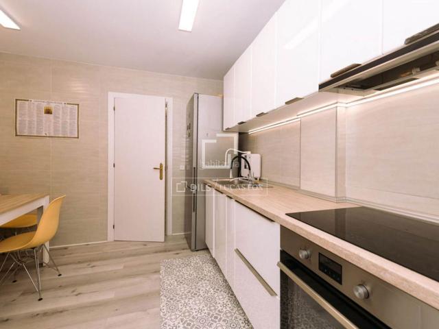 Piso en venta en Baleares Ibiza, Ses Figueretes Platja d'en Bossa Cas Serres. Piso Excelentes de 3 dormitorios con 42m de jardín en venta en Ibiza ciudad. Pisos.