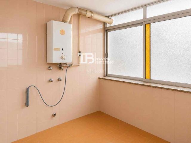 Piso en venta en Baleares Palma de Mallorca, Camp D´en Serralta. Luminoso piso con gran potencial junto a Santa Catalina y Los Molinos!. Pisos Palma de.