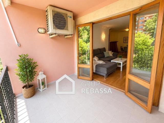 Piso en venta en Baleares Palma de Mallorca, Es Camp Redó. Amplia, luminosa y lista para entrar a vivir junto al Escorxador. Pisos Palma de.