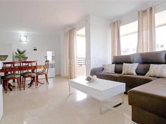 Piso en venta en Baleares Palma de Mallorca, Les Maravelles. Piso de 124m2 aprox. con terraza en residencial con piscina comunitaria, 124m2 aprox. Pisos Palma de.