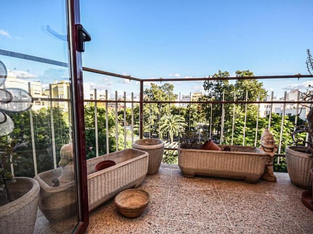 Piso en venta en Baleares Palma de Mallorca, Pere Garau. Espacioso piso en el centro de Palma, junto a la calle Nuredduna. Pisos Palma de.