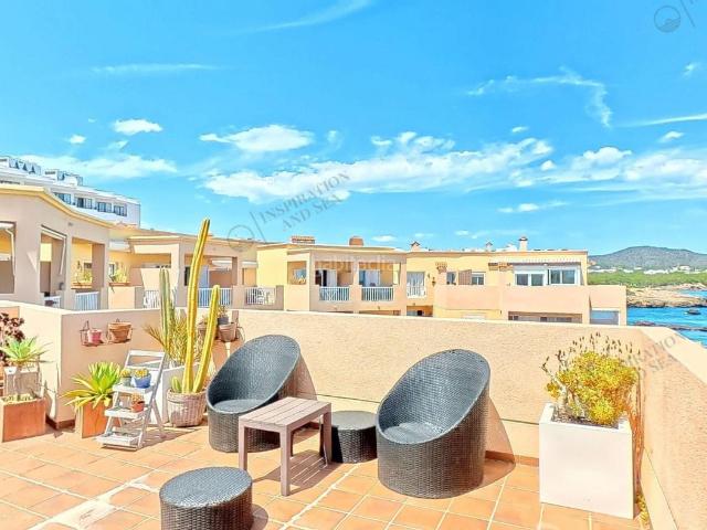 Piso en venta en Baleares Santa Eulària, Sant Carles. Piso con amplias terrazas junto al mar en Sant Carles Ibiza. Pisos Santa.