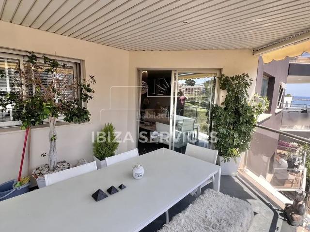 Piso en venta en Baleares Santa Eulària, Santa Eulària des Riu. Moderno Apartamento de 3 Dormitorios con Piscina, Parking y Vistas Laterales al Mar. Pisos Santa.
