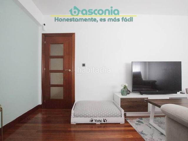 Piso en venta en Basauri, Centro Ariz Uribarri. Inmobiliaria Basconia gestiona la venta de vivienda en Ariz con ascensor y balcón. Pisos.