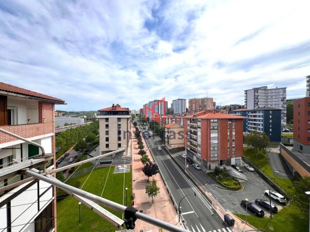 Piso en venta en Barakaldo, Arteagabeitia Retuerto Kareaga. PISO EN BARAKALDO SAN IGNACIO. Pisos.