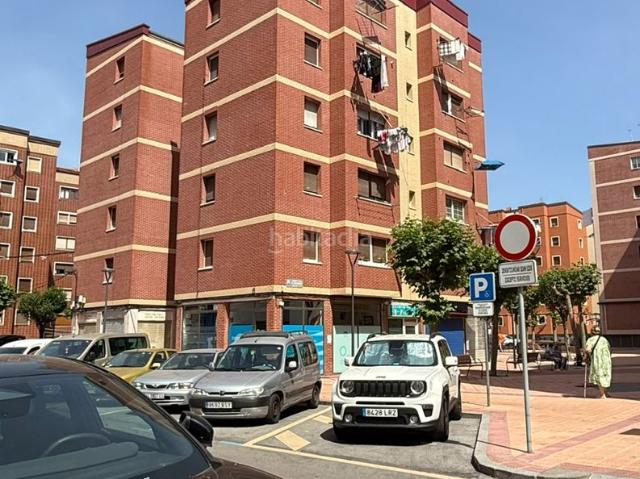Piso en venta en Barakaldo, Cruces. Vivienda exterior de 52 m, en Cruces. Cocina, Sala,dos dormitorios, baño con ducha. Ventanas de PVC, Suelo laminado. Pisos.