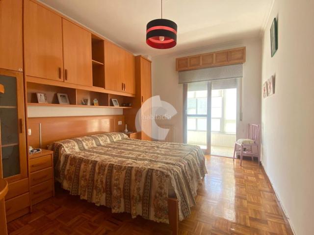 Piso en venta en Barbadás. Vivienda en la Valenza, excelente estado de conservacion. Distribuido en cuatro amplios dormitorios con salida a galeria varios d. Pisos.