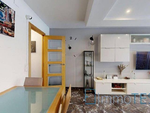 Piso en venta en calle De Nemesi Valls, Barbera del Vallès, de 77 m² 3 habitaciones por 199.000