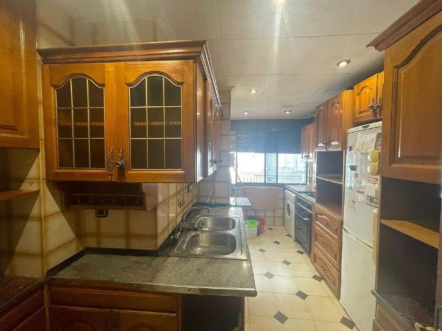 Piso en venta en Barbera del Vallès, de 80 m² 4 habitaciones por 260.000