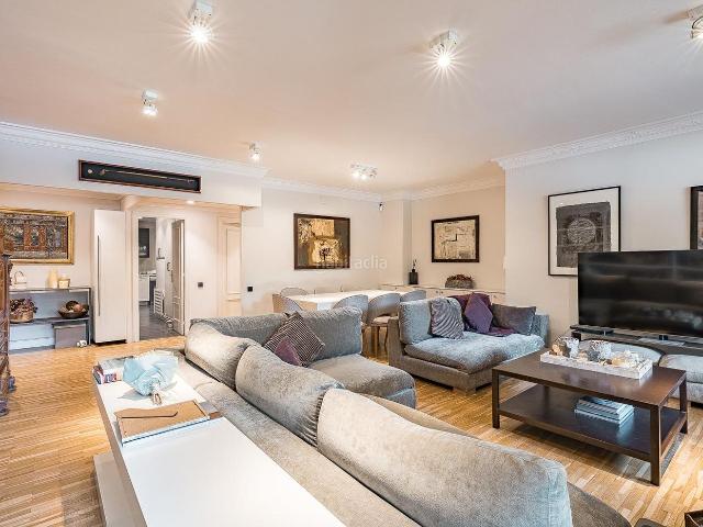 Piso en venta en Barcelona, Tres Torres. Calle CalatravaVía Augusta. Pisos.