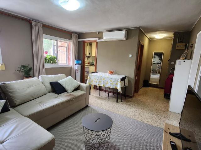 Piso en venta en Barcelona, Trinitat Nova. ¡Oportunidad de inversión en Nou Barris!. Pisos.