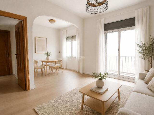 Piso en venta en Barcelona, Trinitat Nova. Excelente piso alto con ascensor con inmejorables vistas. Pisos.