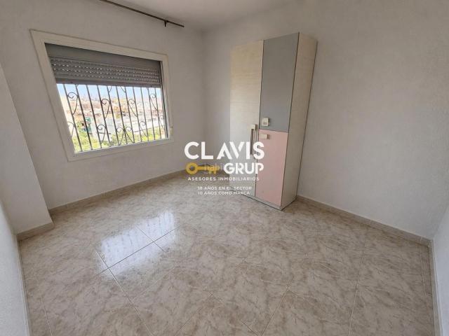 Piso en venta en Barcelona, Trinitat Nova. PLANTA MUY LUMINOSA CON BALCÓN Y ASCENSOR NO HIPOTECABLE. Pisos.
