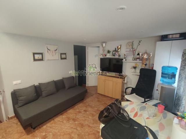 Piso en venta en Barcelona, Turó de la Peira. Piso a reformar en Barcelona. Pisos.